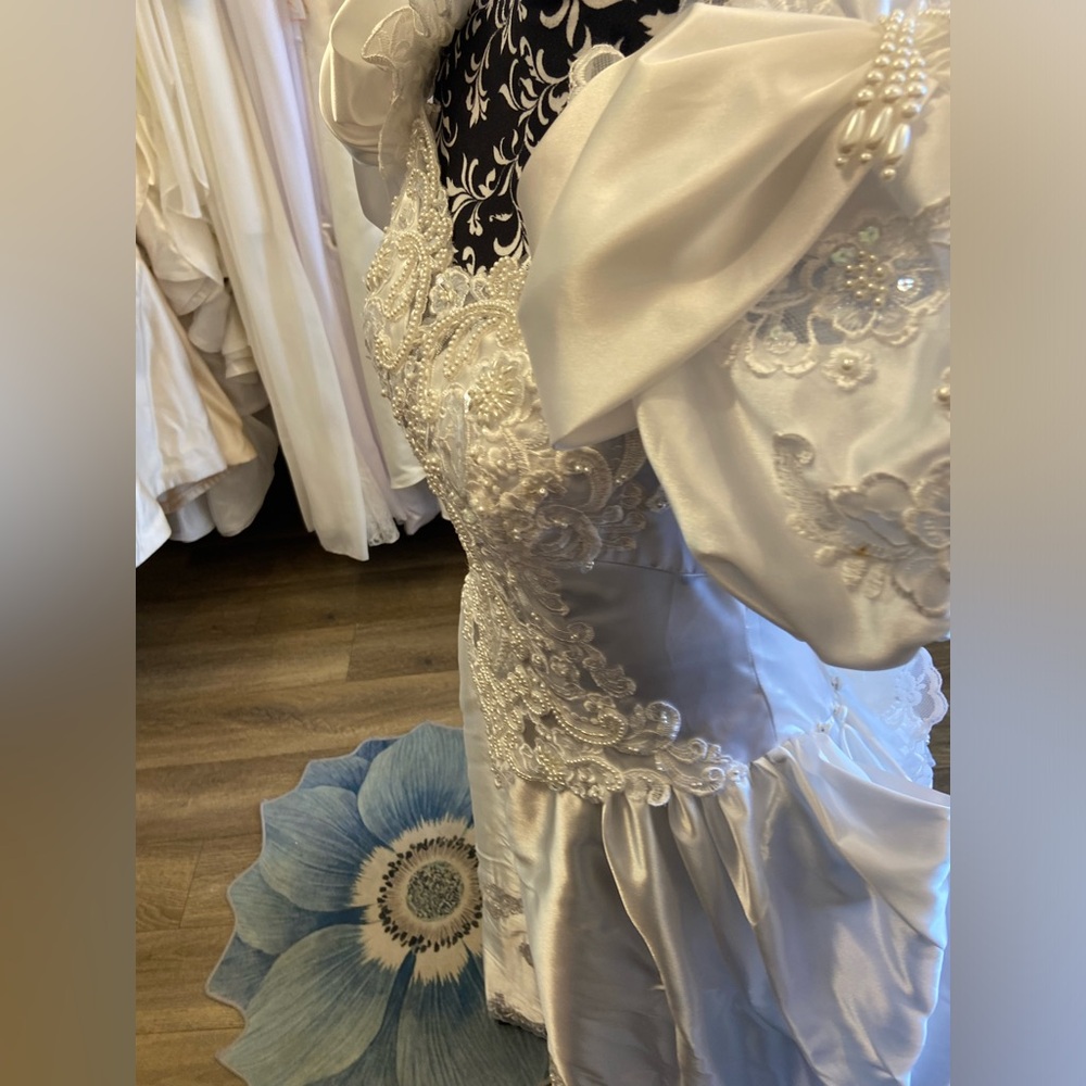 Vintage Bridal Originals Wedding Gown - Picture 6 of 12